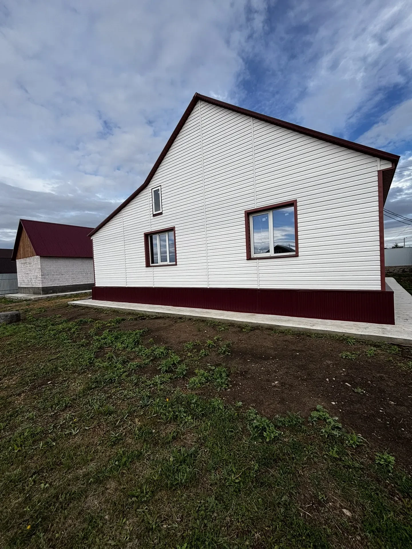 Продам в селе Октябрьское новый дом с черновой отделкой. Цена: 4 000 000 рублей, торг.
