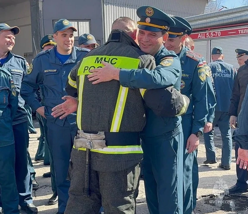 🤝Огнеборцы проводили начальника 48 ПСЧ на заслуженный отдых    👩‍🚒В торжественной обстановке проводи