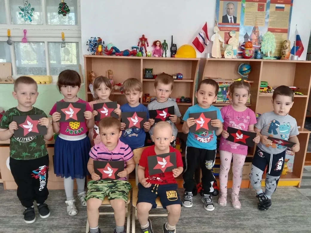 В преддверии Дня Победы, в младшей, средней  группе "Ромашка" прошла замечательная бесе...