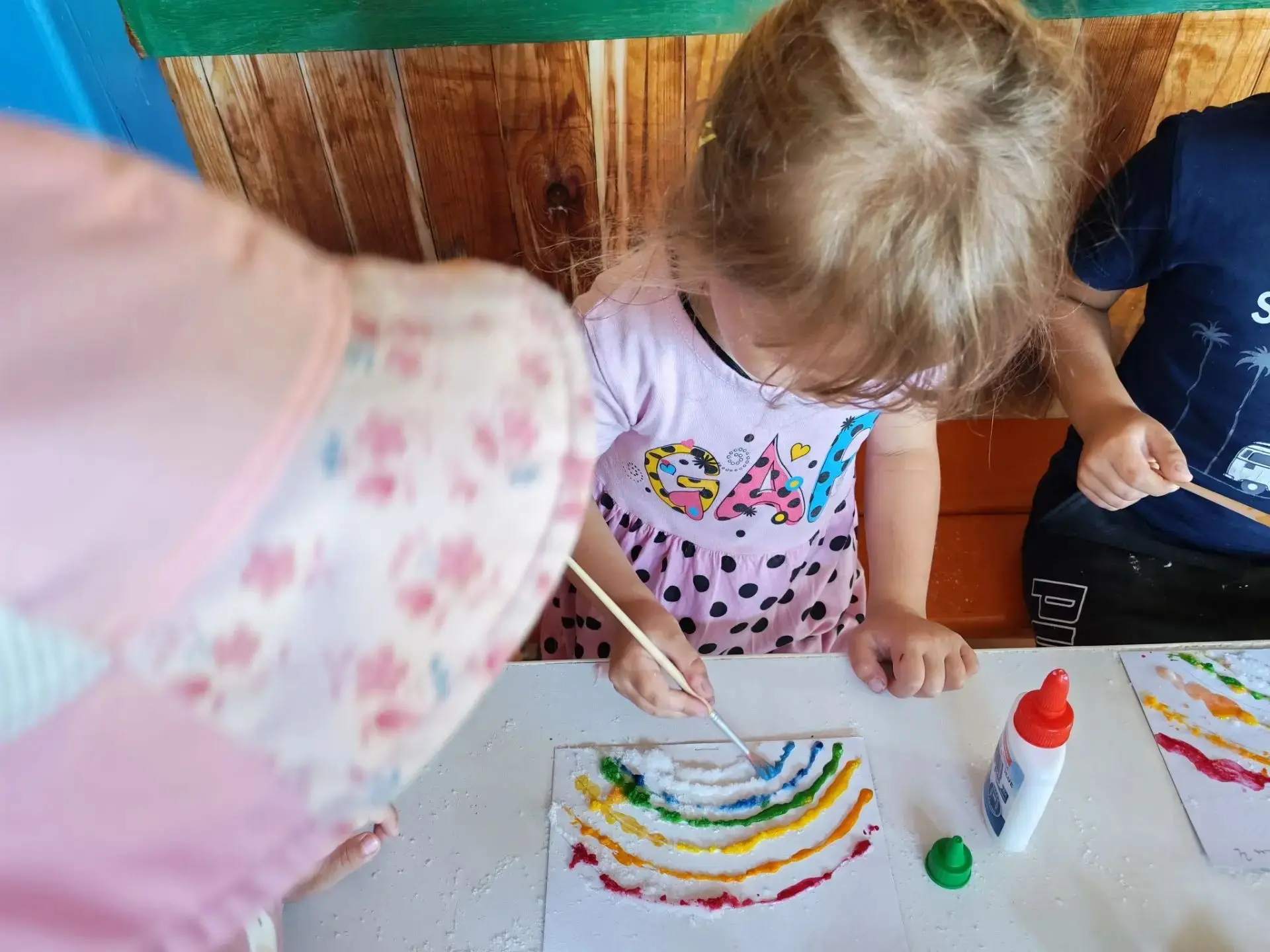 Последние деньки лета тихонько уходят,