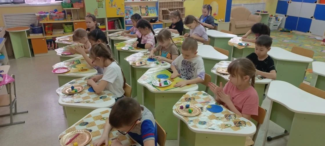 🌟🎨 Сегодня в подготовительной группе "Фантазёры" прошло увлекательное занятие по лепк...