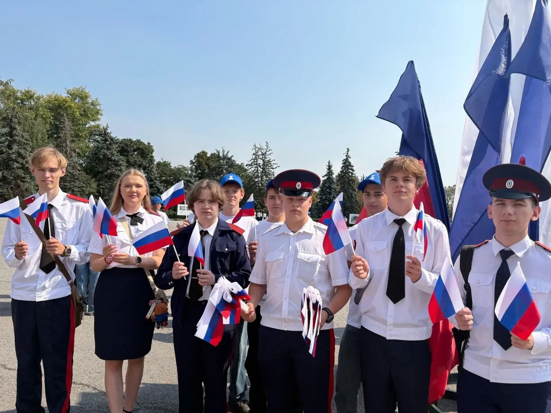 🇷🇺Участие студентов ЛКИТиУ в Параде флагов🇷🇺