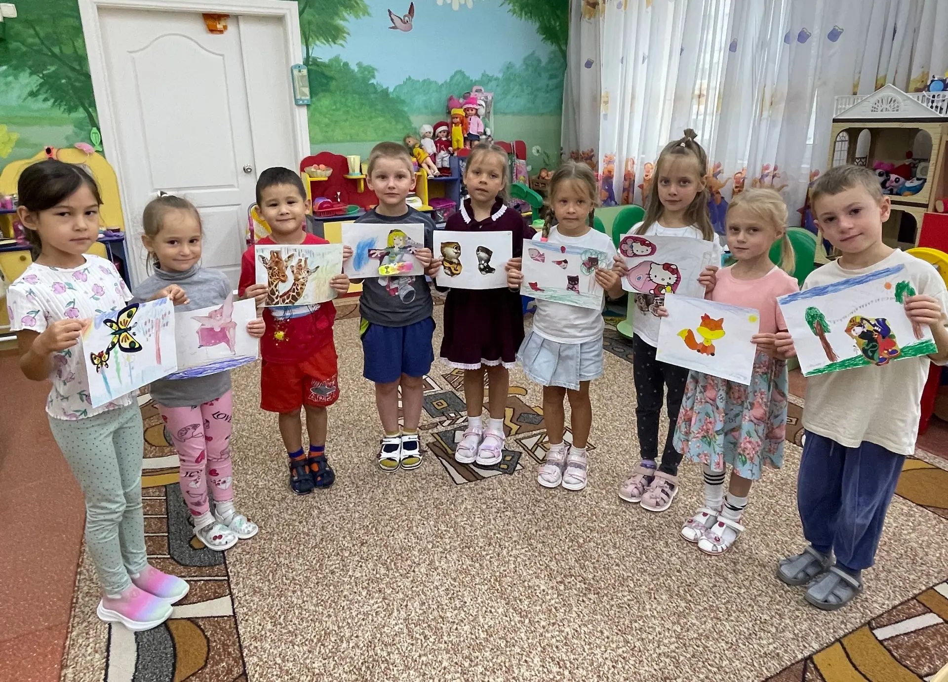✂️ Волшебство в детских руках: творчество из обложек! 🎨