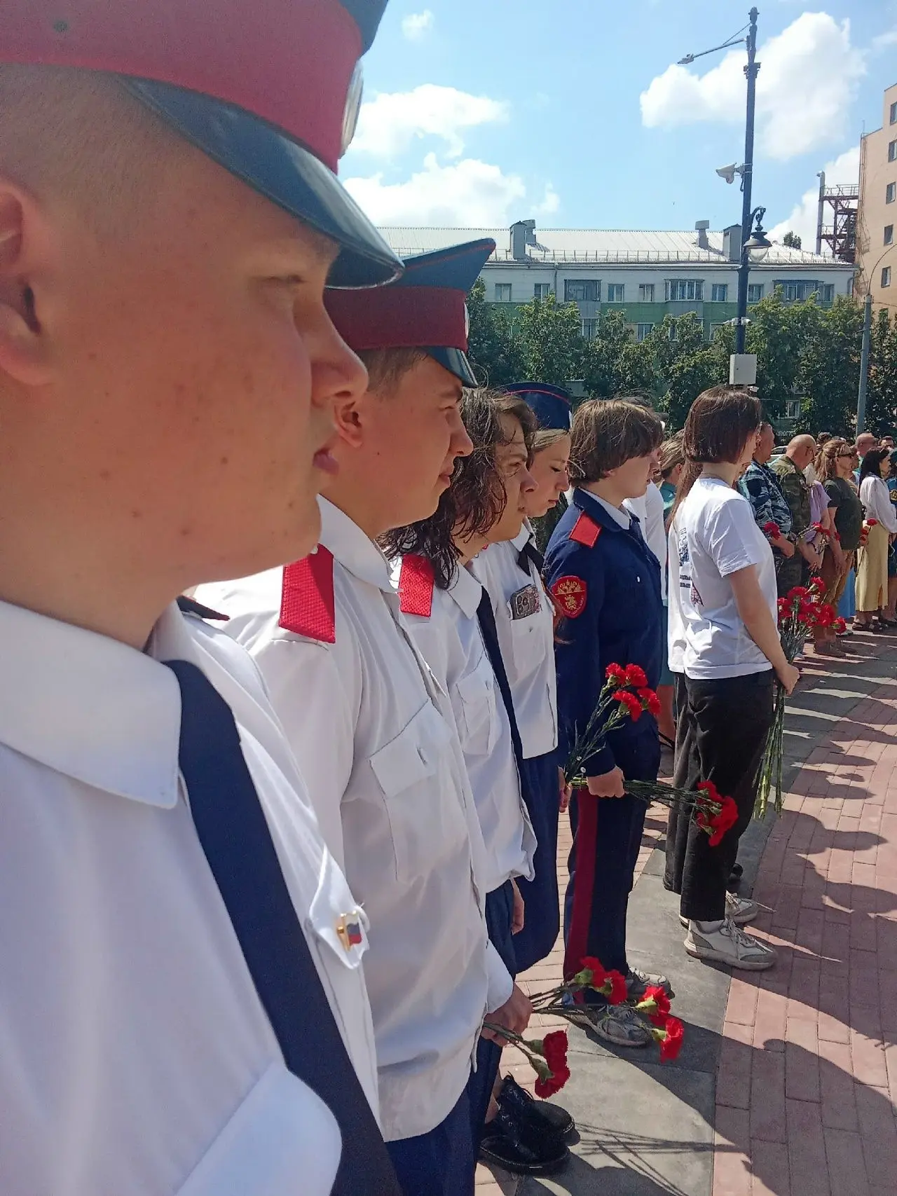 ❗️ Студенты ЛКИТиУ почтили память защитников Отечества на митинге в День ветеранов боевых действий
�