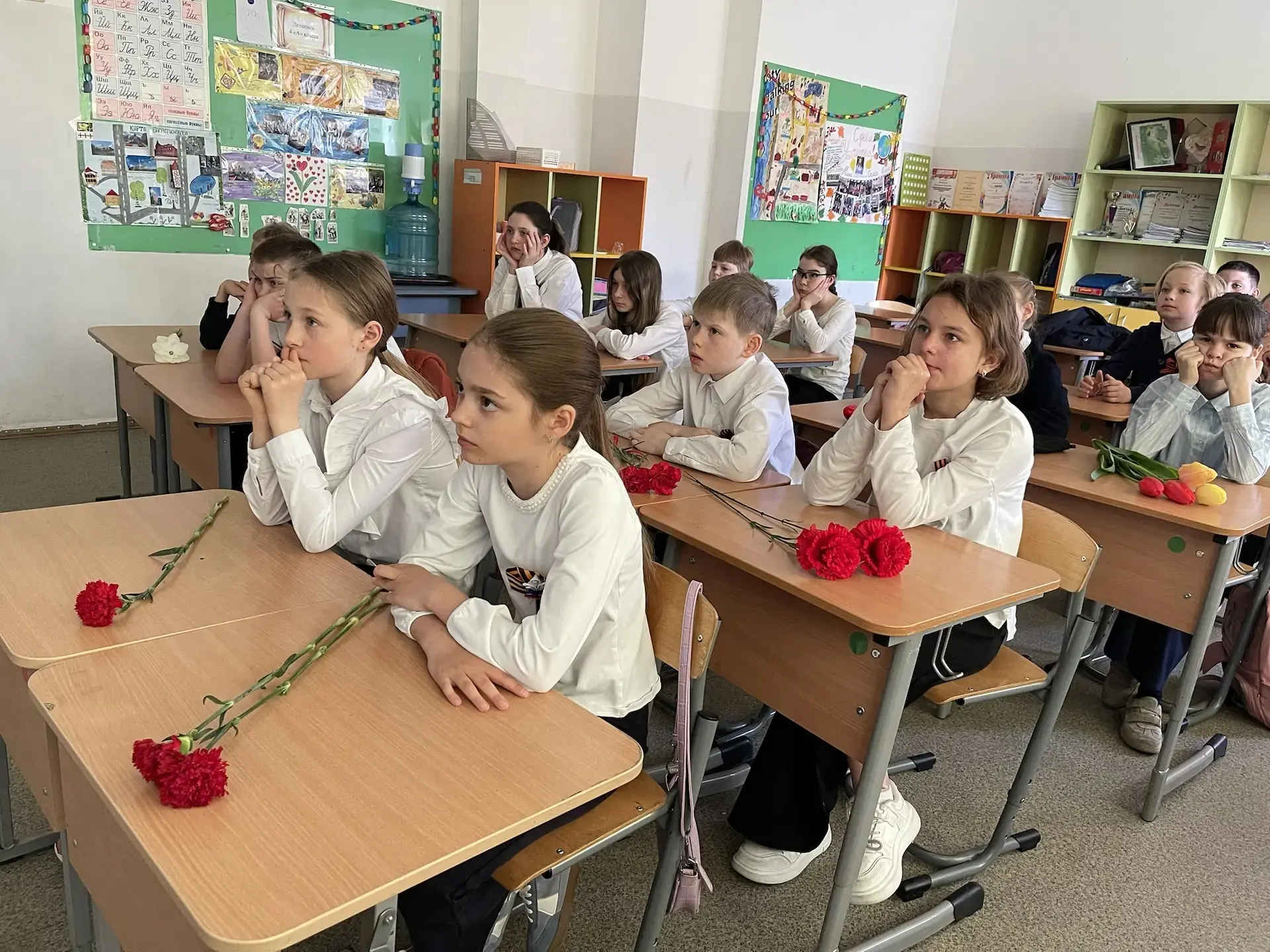 8 мая в 4Б, 4А, 4Г, 3Г классах прошли уроки мужества, приуроченные к празднованию 81-ой годовщины по