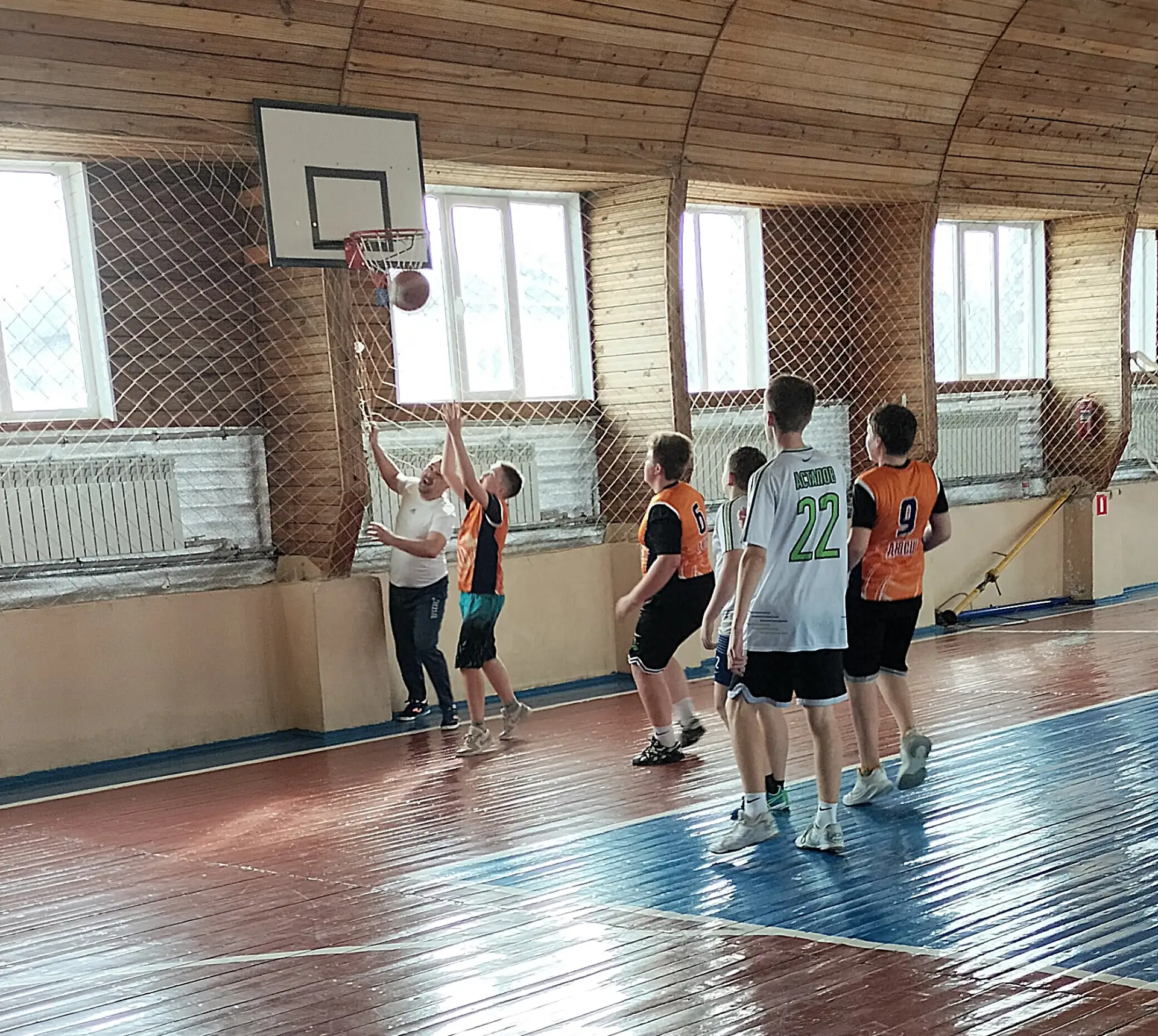 «ФИНТ-БАСКЕТ» ПОКА НА ПЕРВОМ МЕСТЕ
 В самом разгаре регулярный этап нашего баскетбольного турнира 4 