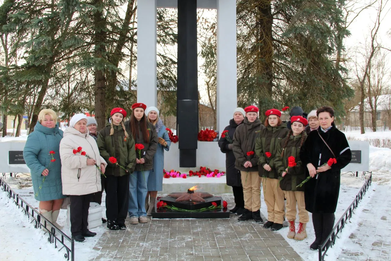 В День защитника Отечества, 23 февраля, юнармейцы отряда Дома детского творчества приня...