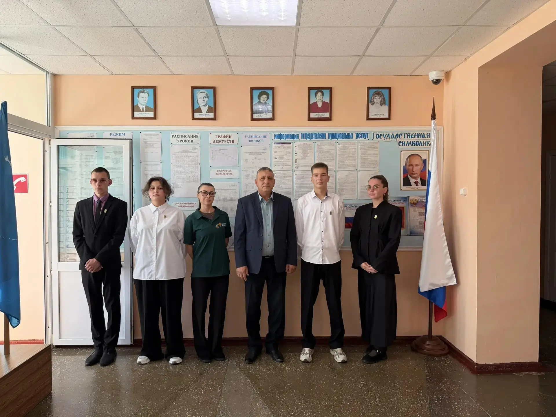 Сегодня в нашей школе вручили знаки отличия «Доброволец Сахалинской области».