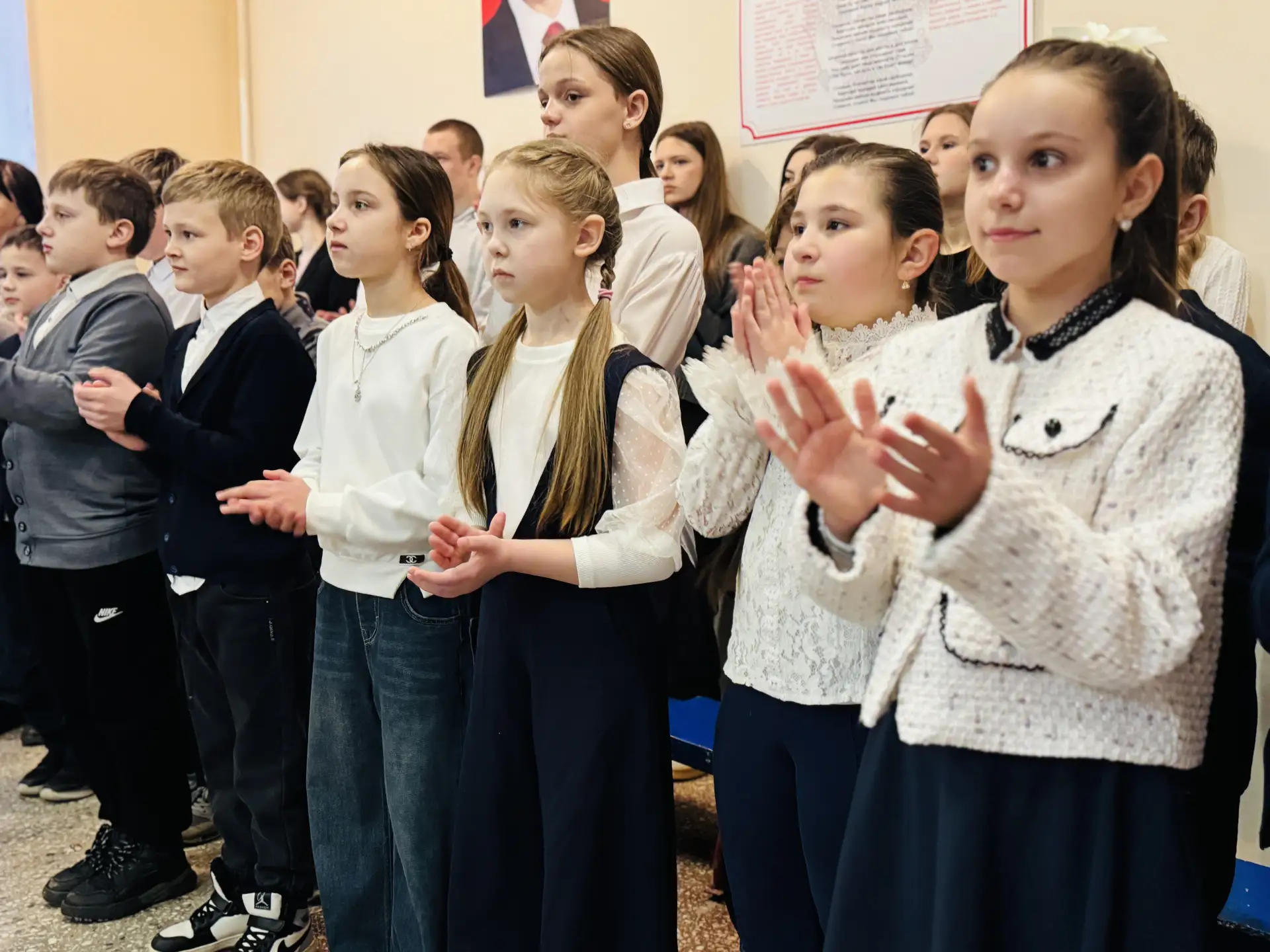 🇷🇺16 февраля — начало новой учебной недели. Утро понедельника в нашей школе традицион...
