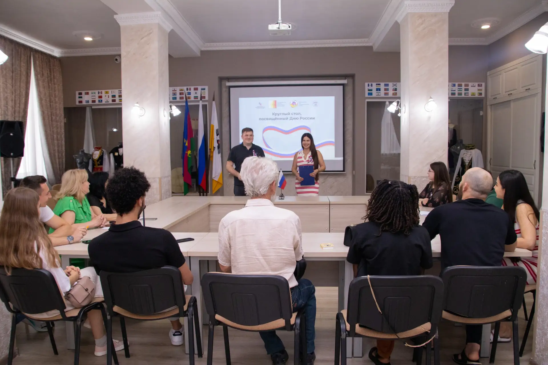 Одна страна — много культур! 🇷🇺🤝

Круглый стол, посвященный Дню России, провел Краснодарский клуб