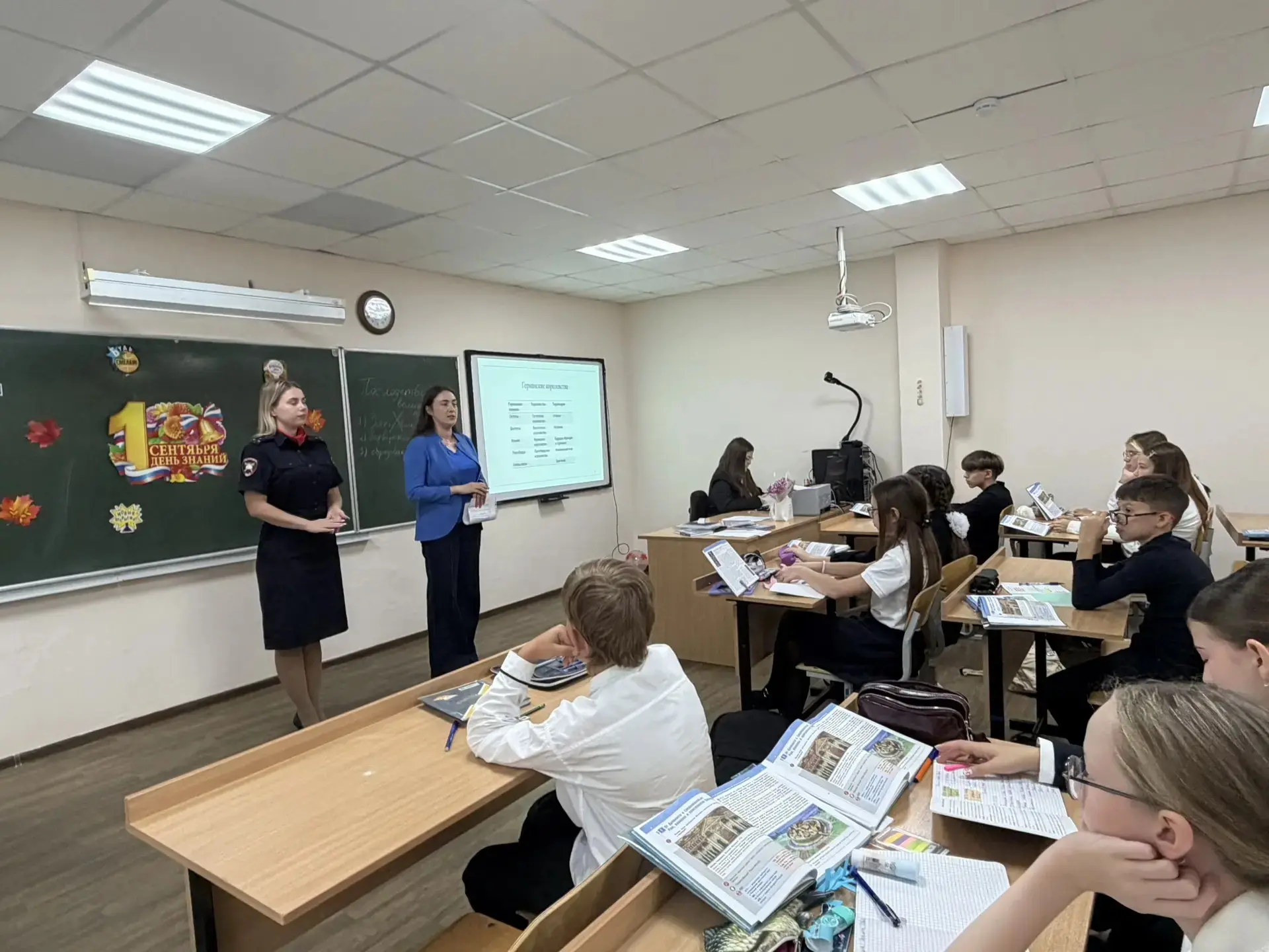 🛎️В рамках проведения  недели безопасности дорожного движения в нашей школе проводятся...