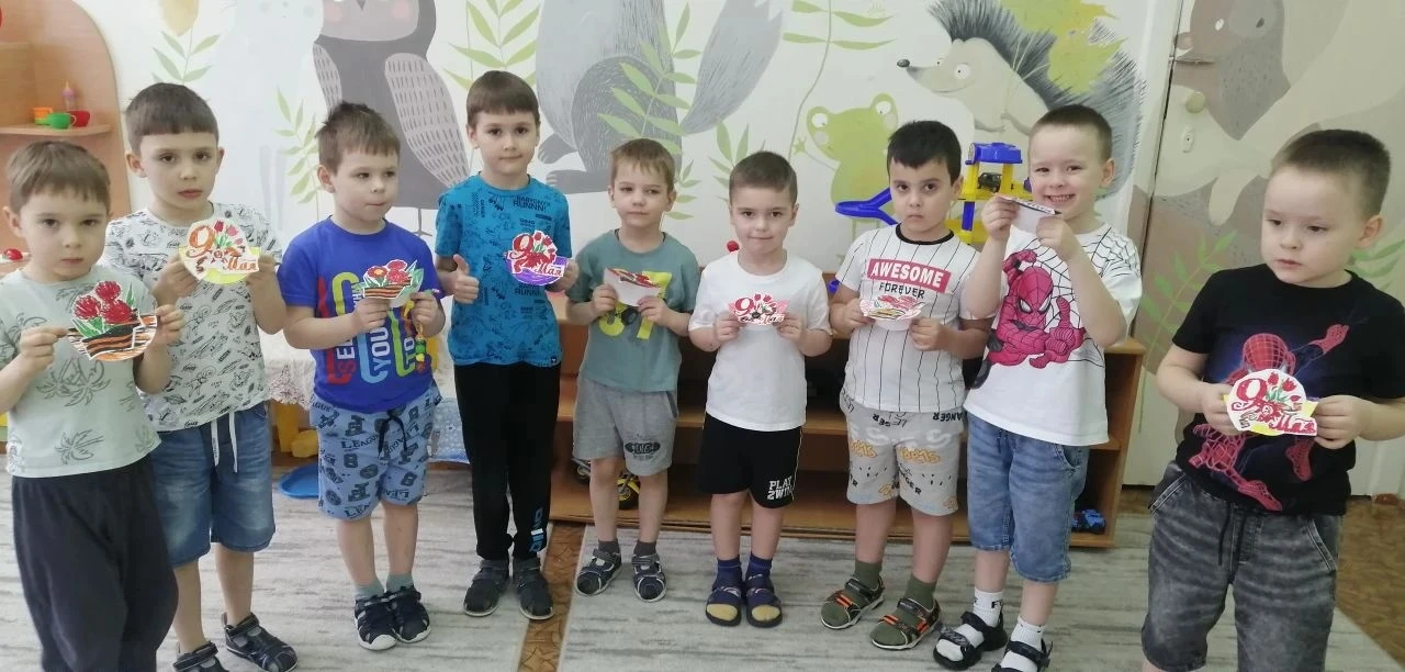Ребята группы "Теремок" сделали поздравительные открытки к 9 МАЯ.