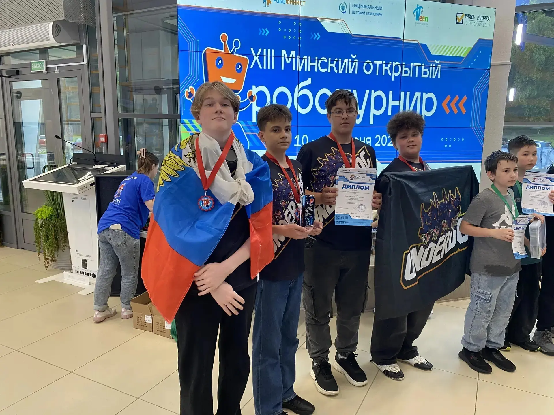 🎉 Отличные новости из мира робототехники!

12 июня команда «Underdog New» МОУ‑лицея им. Д. И. Менде