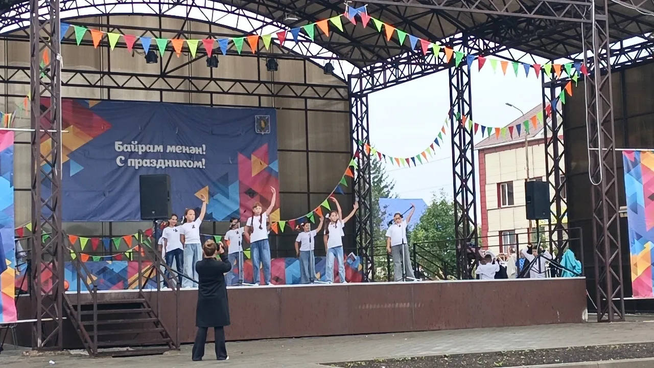 Сегодня, несмотря на капризы погоды, на центральной площади села Бижбуляк царила по-нас...