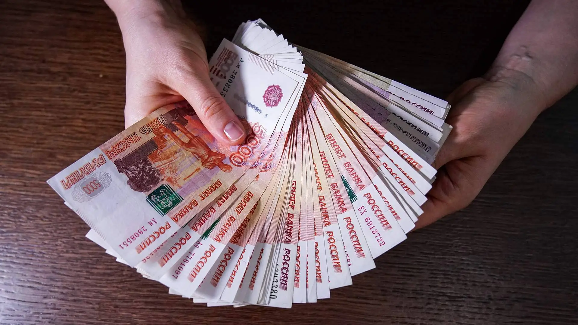 Жители Красноярского края держат 832 млрд рублей на счетах и вкладах

Это на 19% или 131 миллиард бо
