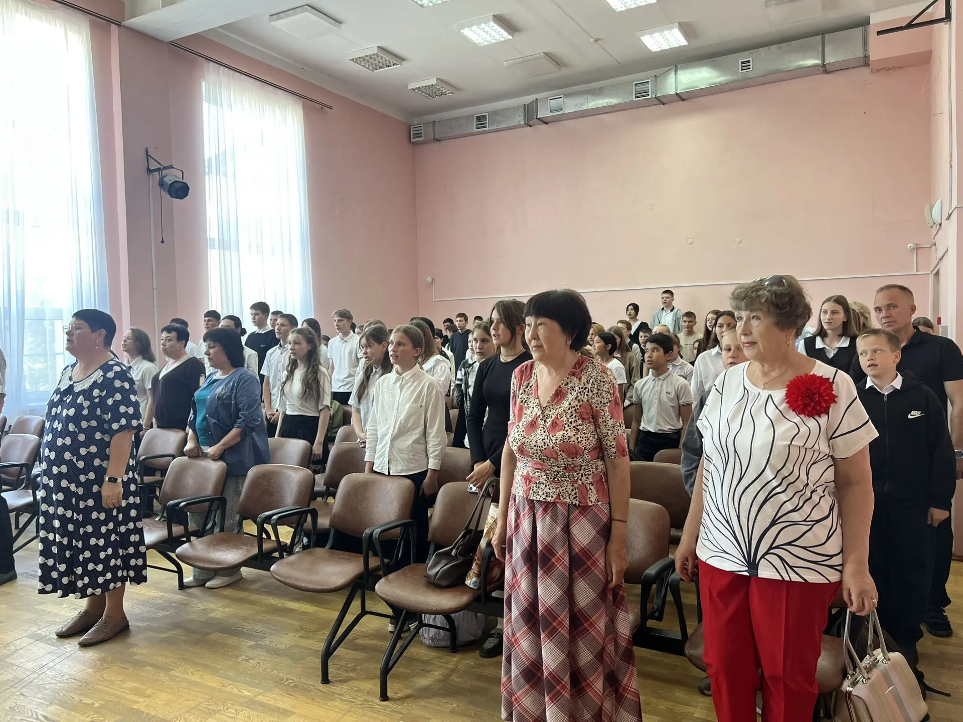 21 мая в нашей школе зажглась настоящая россыпь талантов – состоялось долгожданное событие года, «Зв