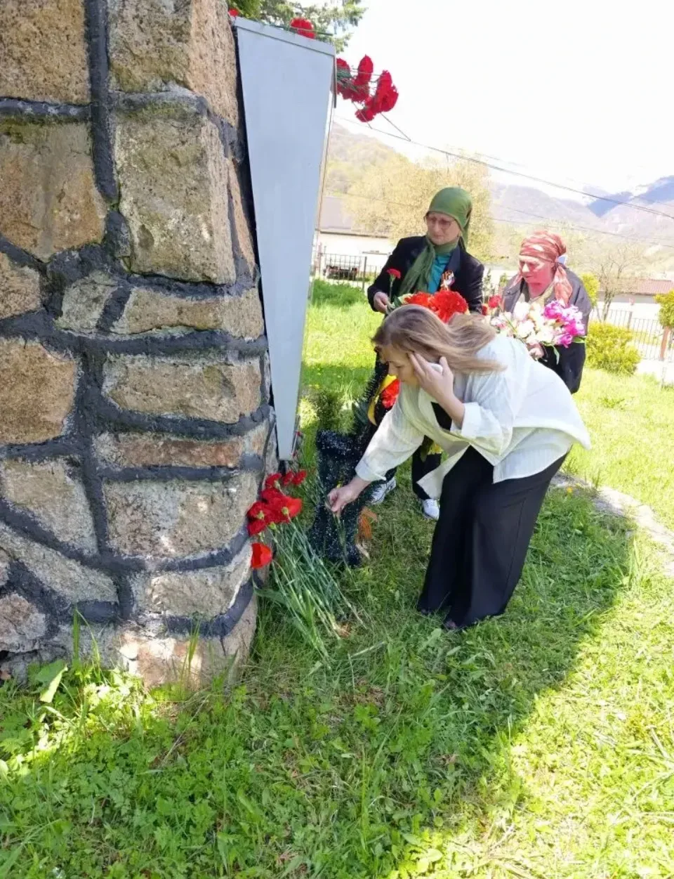 09.05.2026. в МКУ СДК состоялась торжественная церемония возложения цветов к памятнику ...