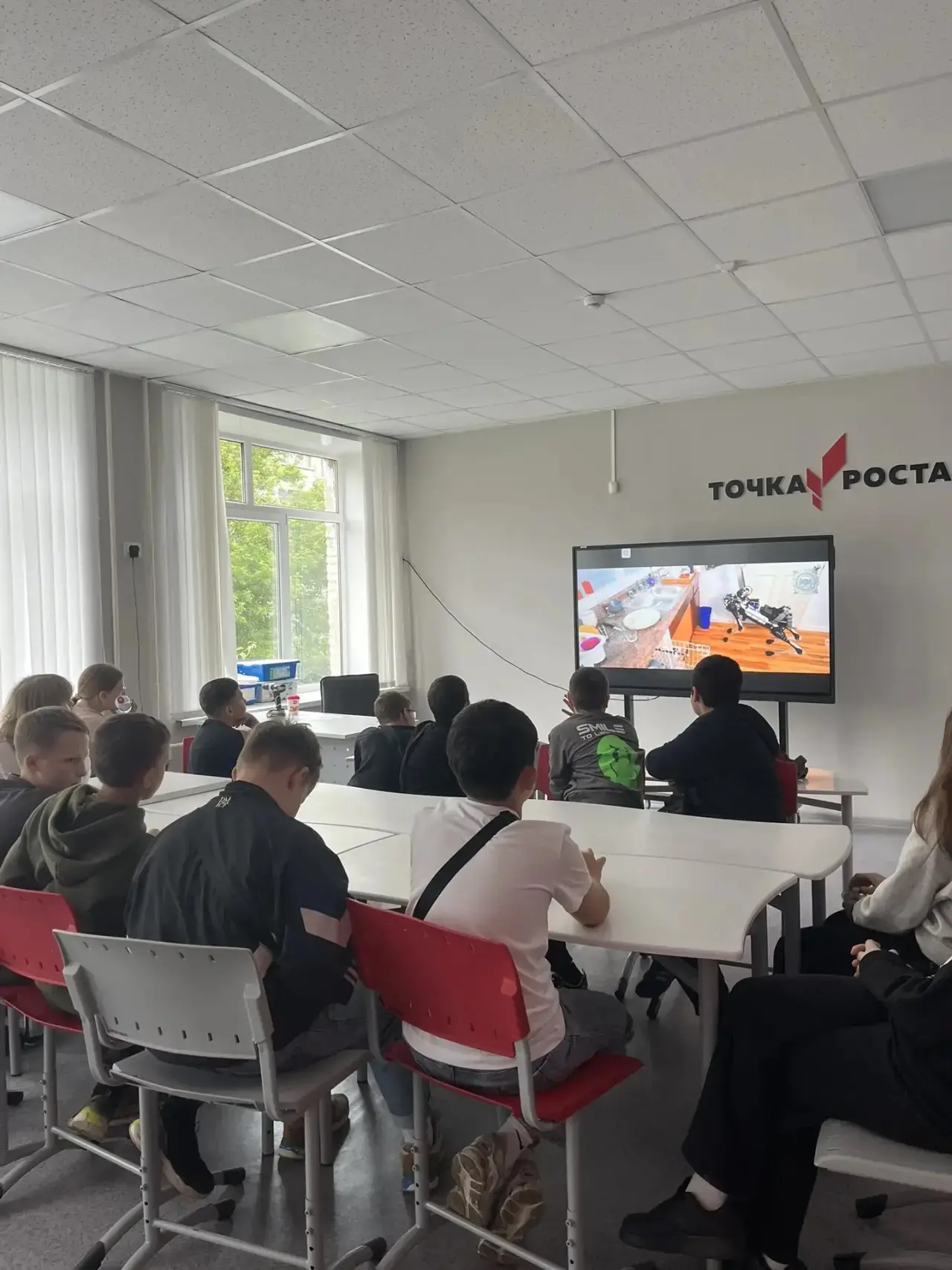 В самом разгаре профильные смены летнего лагеря на базе центра «Точка роста», что же мы делаем? 

✅ 