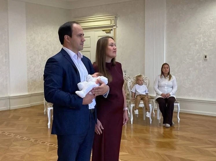 В Новом Уренгое зафиксировали знаковое событие: здесь родился тысячный ребенок с начала...