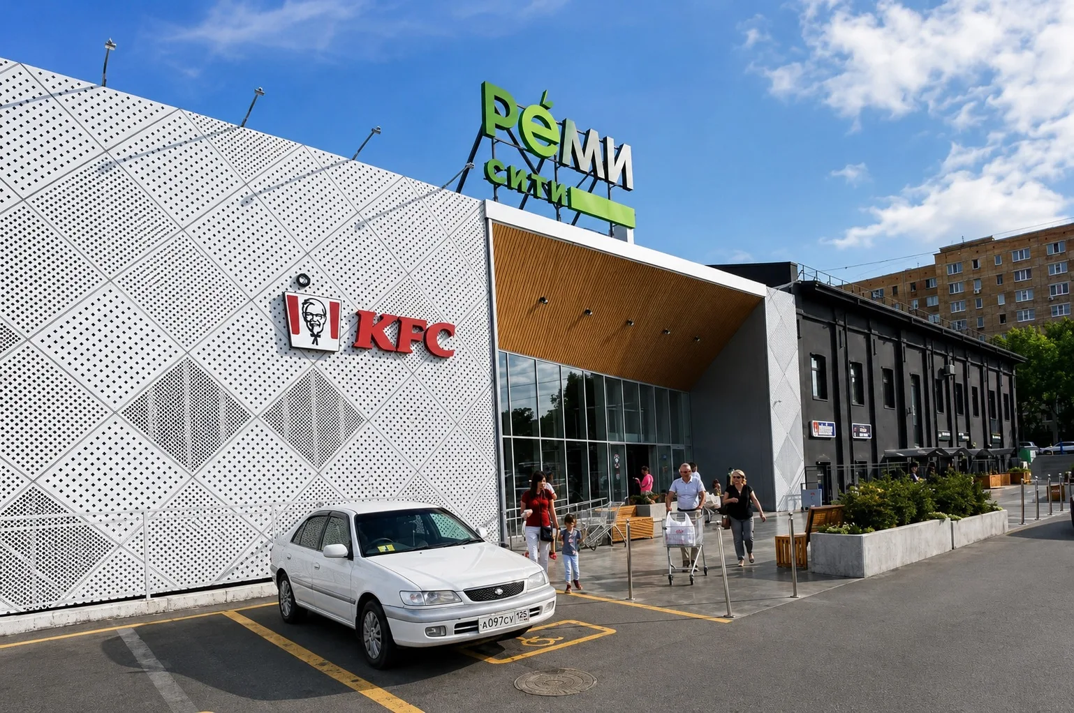 💸🅿️ Стали известны тарифы на парковку у популярного супермаркета «РемиСити»