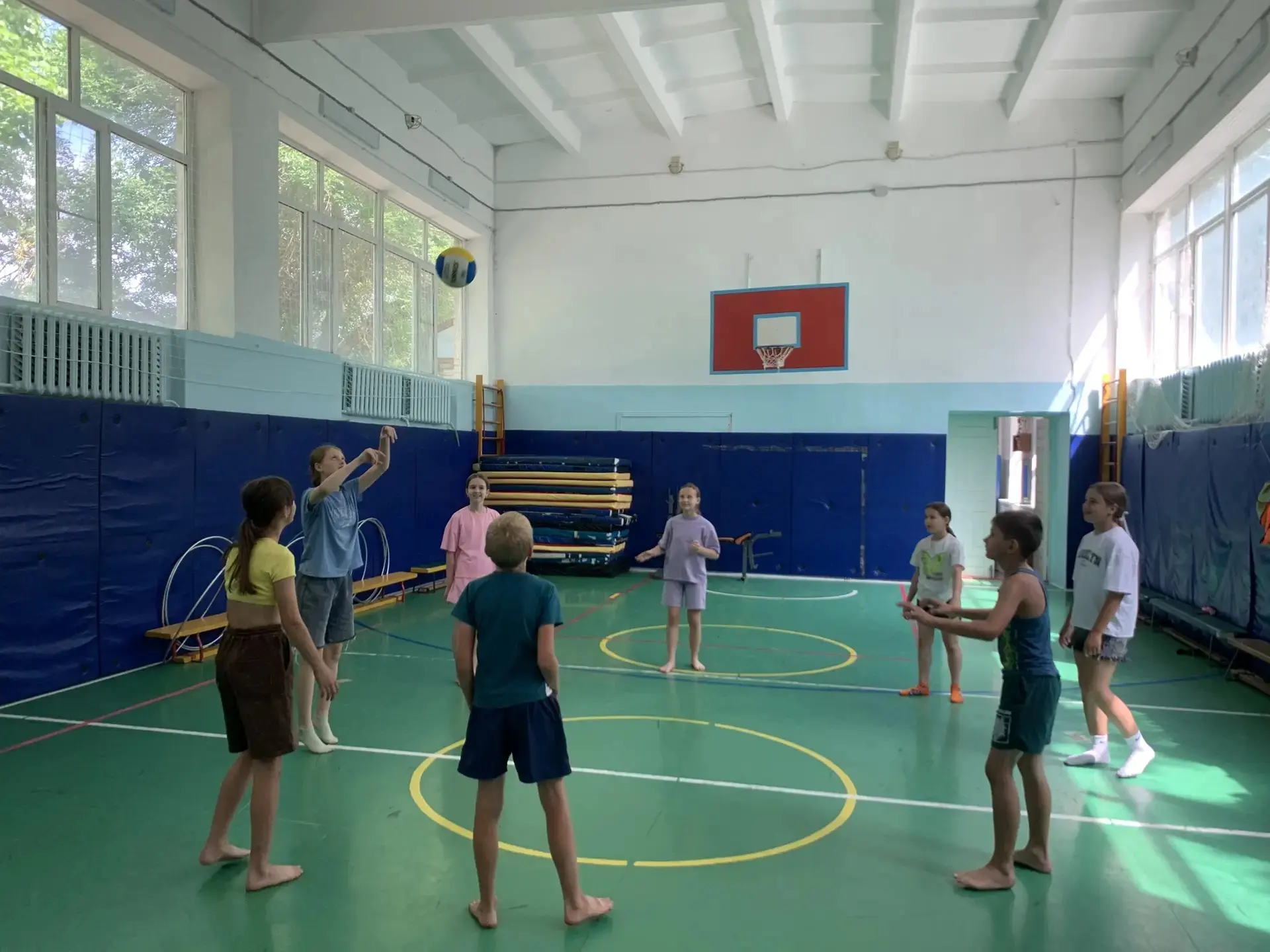 🏐 16 июня в лагере с дневным пребыванием детей «Радуга» 🌈 прошли соревнования по волейболу. Перед 
