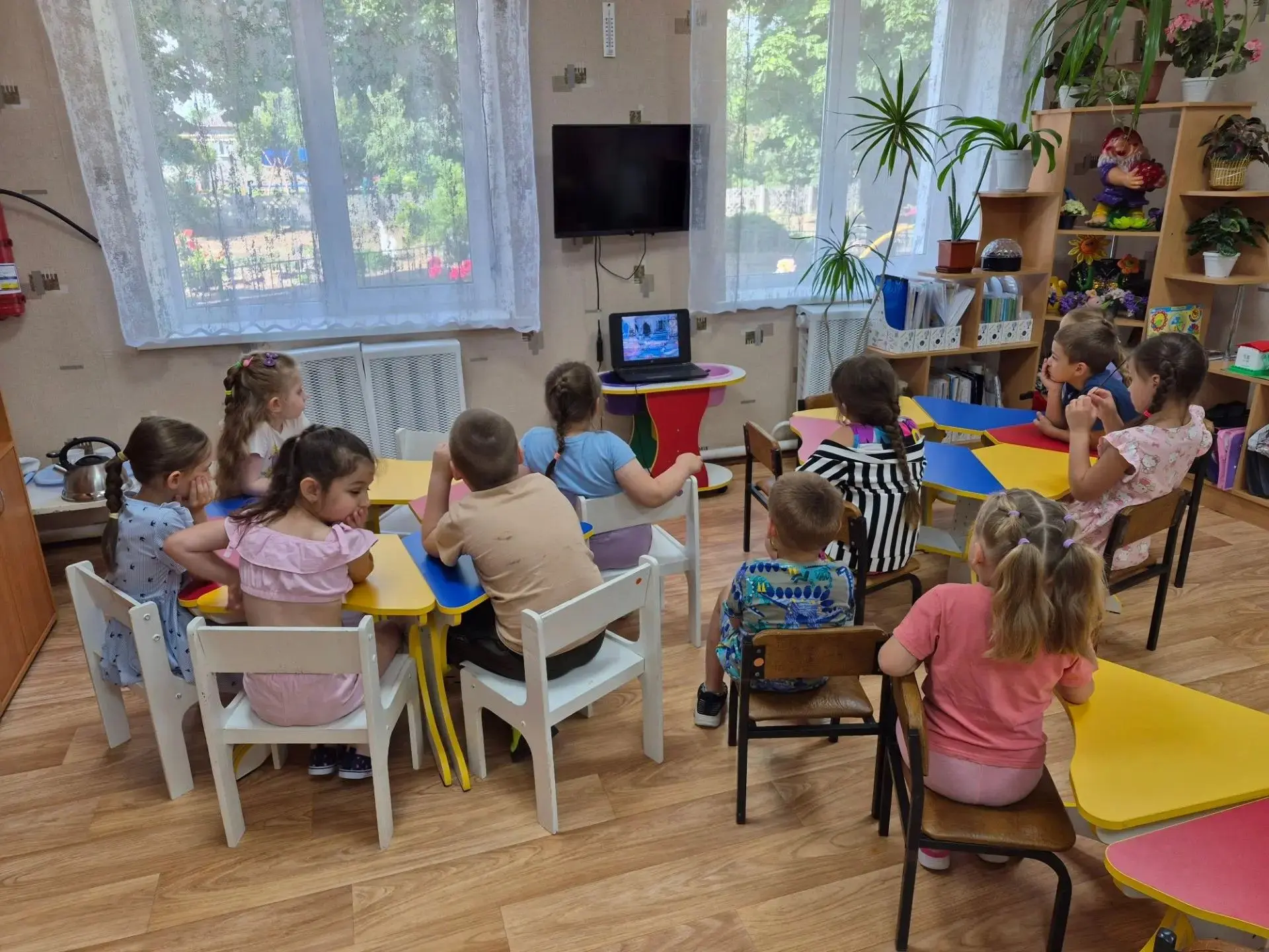 Сегодня наши Веселые гномы вспоминали о правилах хорошего поведения. И помогал нам в эт...