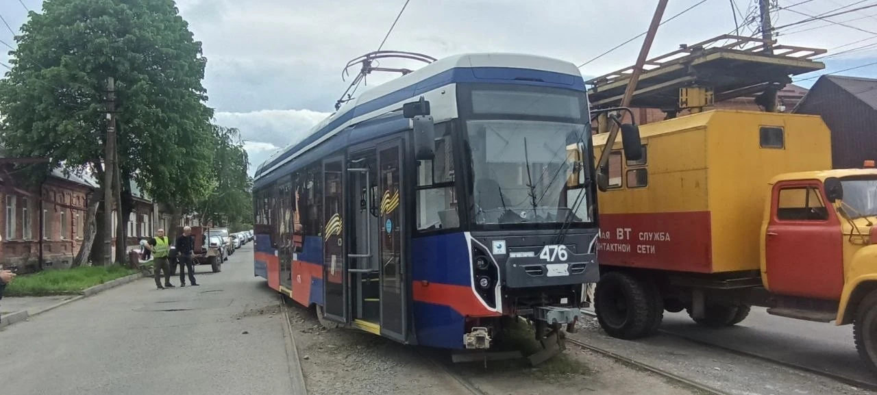🔔 Движение трамваев в центре Владикавказа ограничили из-за вагона, сошедшего с рельсов на улице Кама