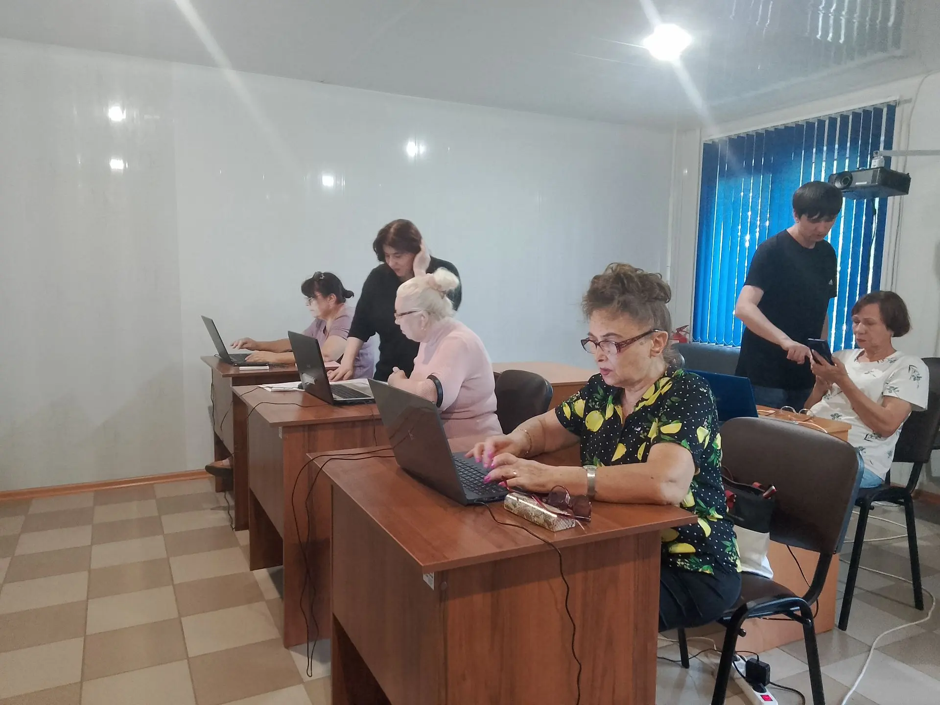 ➡️В Учреждении еженедельно проводятся занятия в клубе «Компьютерный гений» для граждан старшего поко