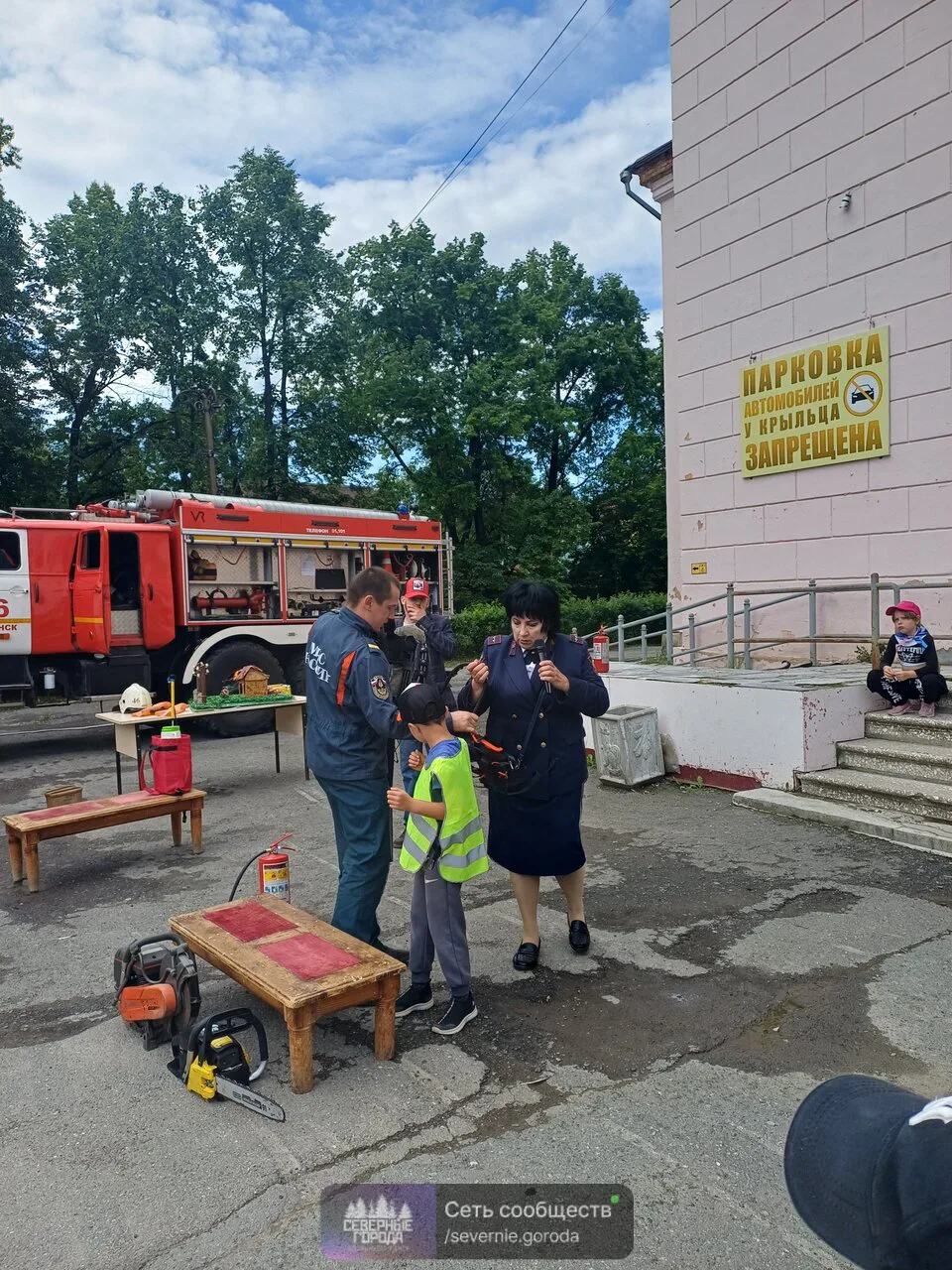 Герои на колесах

В Невьянске прошла выставка транспорта оперативных служб

На площадке у ДК пожарна