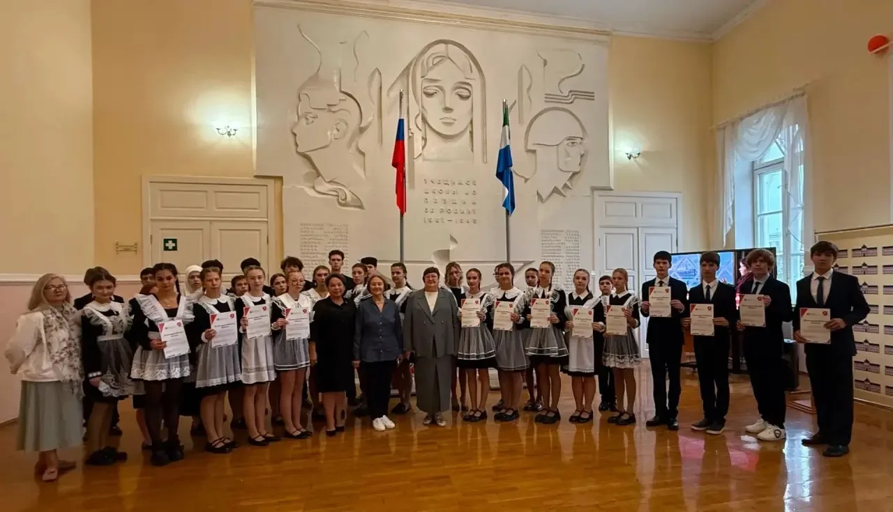 🇷🇺 Новая учебная неделя  началась с урока памяти и уважения к истории нашей страны