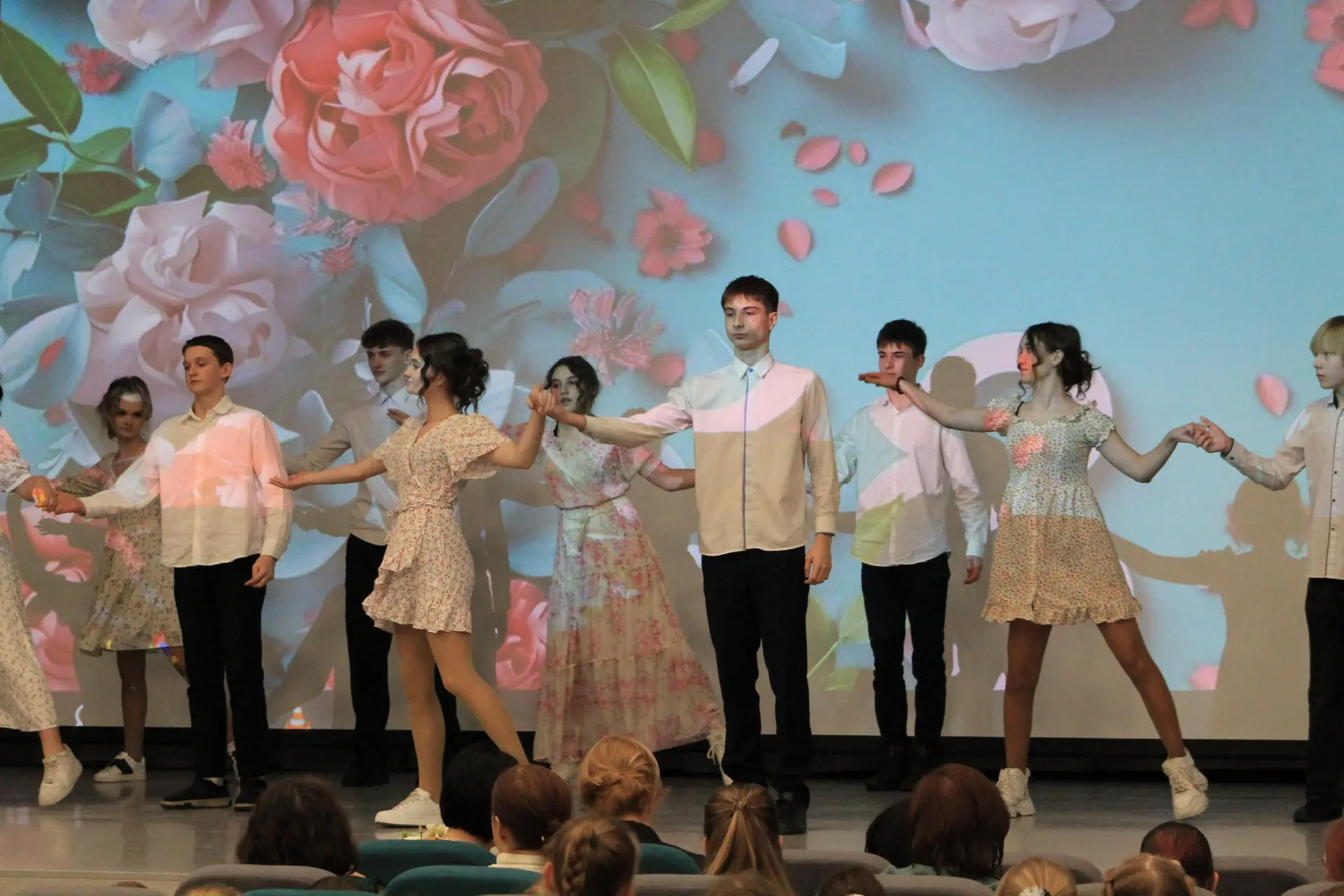 🌸✨ В нашей школе состоялся незабываемый концерт, посвящённый самому нежному и весеннему празднику — 