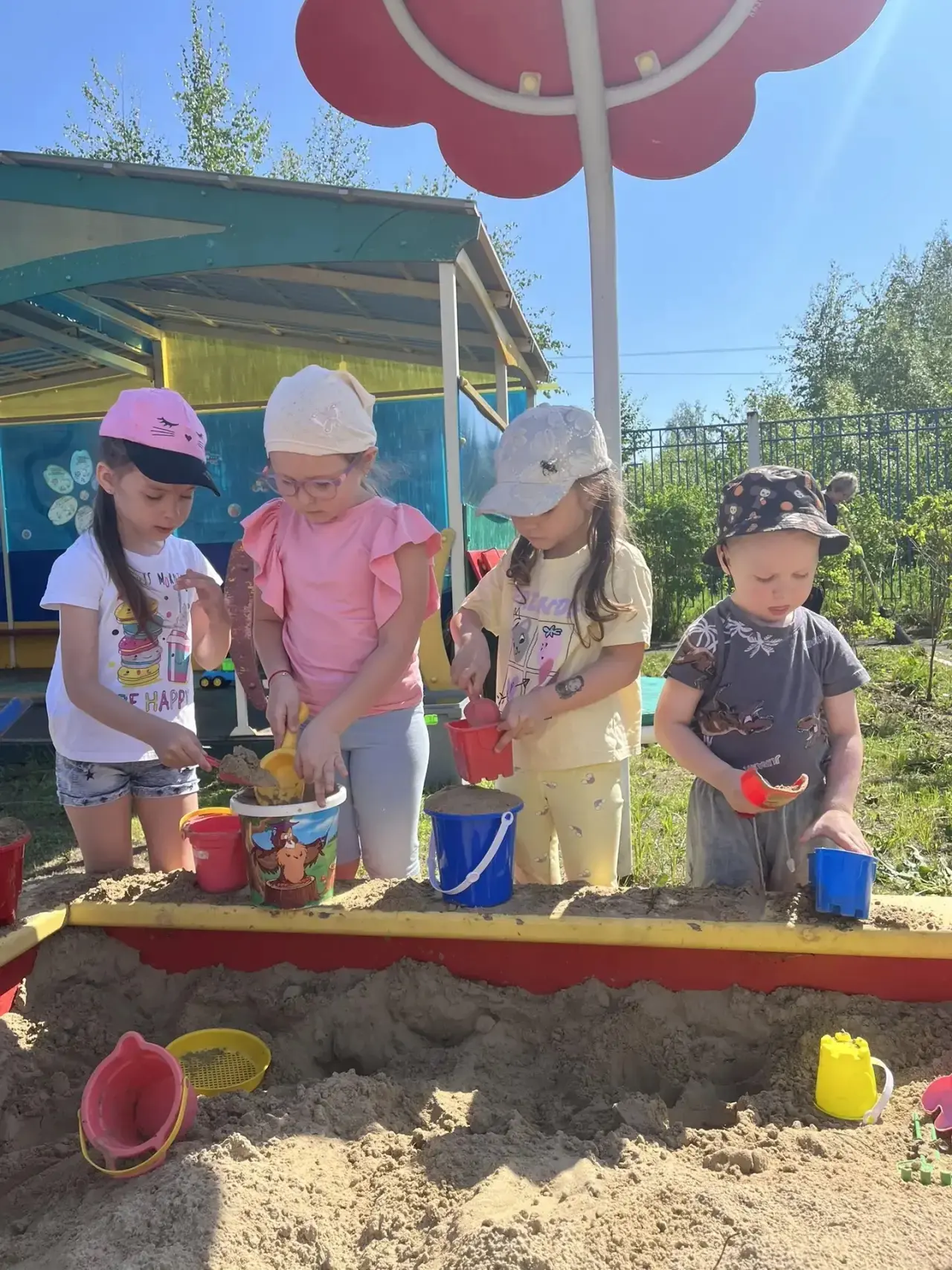 Поздравляем всех с особенным праздником — Международным днем прогулок🌺⛅️🛝⛹🏻‍♂️.
Прогулка для дошк