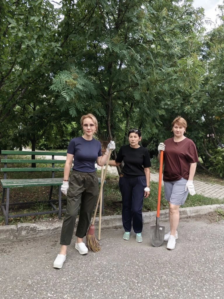 В РКПЦ прошел очередной  "субботник"🧹, в котором принял участие весь персонал перинатального центра
