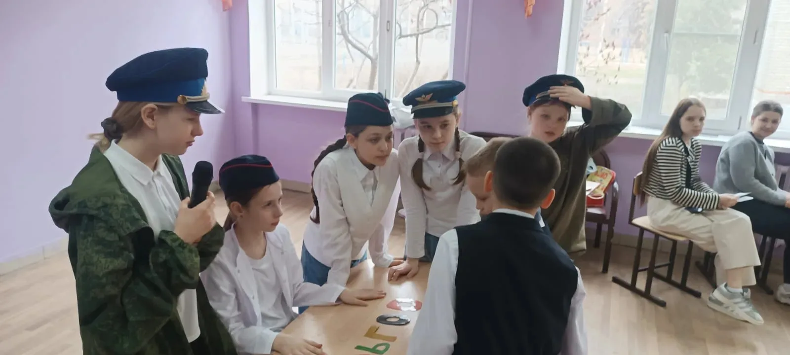 Праздник 23 февраля в школе- хороший повод для воспитания чувства патриотизма🇸🇮 В 1 В и 1 Г классах 