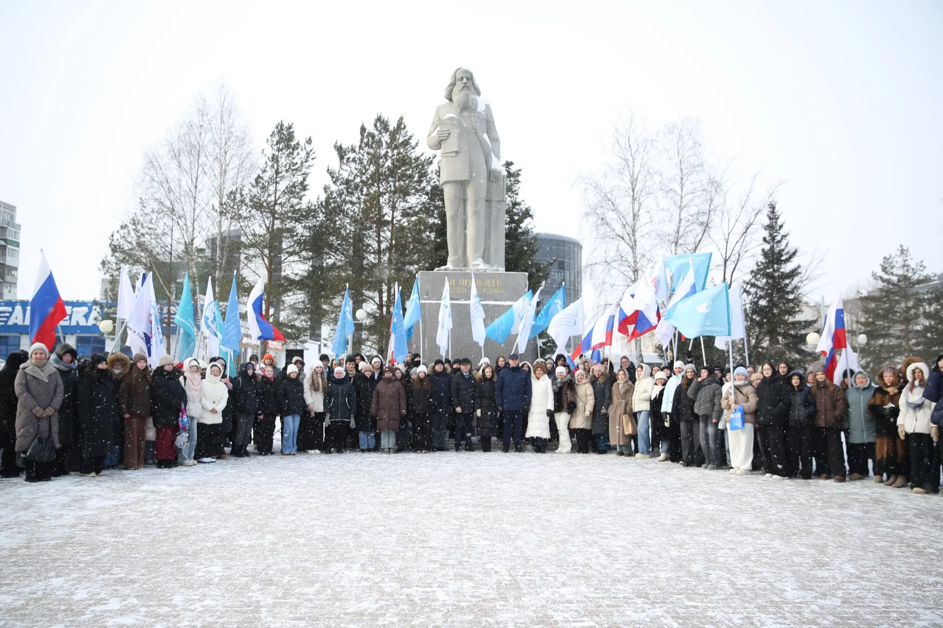 В Тобольске прошла церемония возложения цветов, посвящённая Дню российской науки.