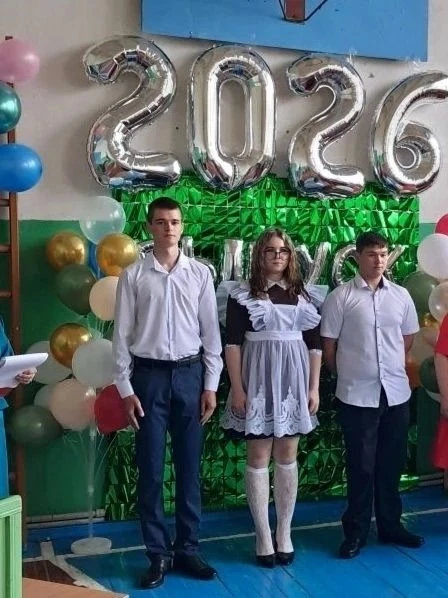 В Хмелевской школе прошла церемония вручения аттестатов выпускникам 9 класса. Этот день стал важной 