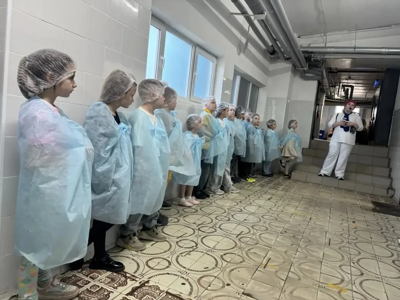 📌 15 мая учащиеся 1"Е" класса побывали на фабрике мороженого.   Дети приняли участие в интерактивном