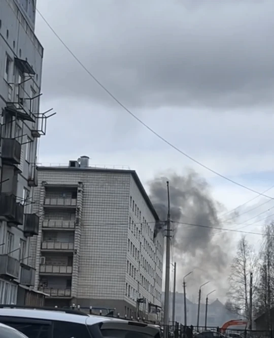ОГНЕБОРЦЫ СПАСЛИ 8 ЧЕЛОВЕК НА ПОЖАРЕ В ОБЩЕЖИТИИ СЫКТЫВКАРА  В Сыктывкаре огнеборцы ликвидируют возг