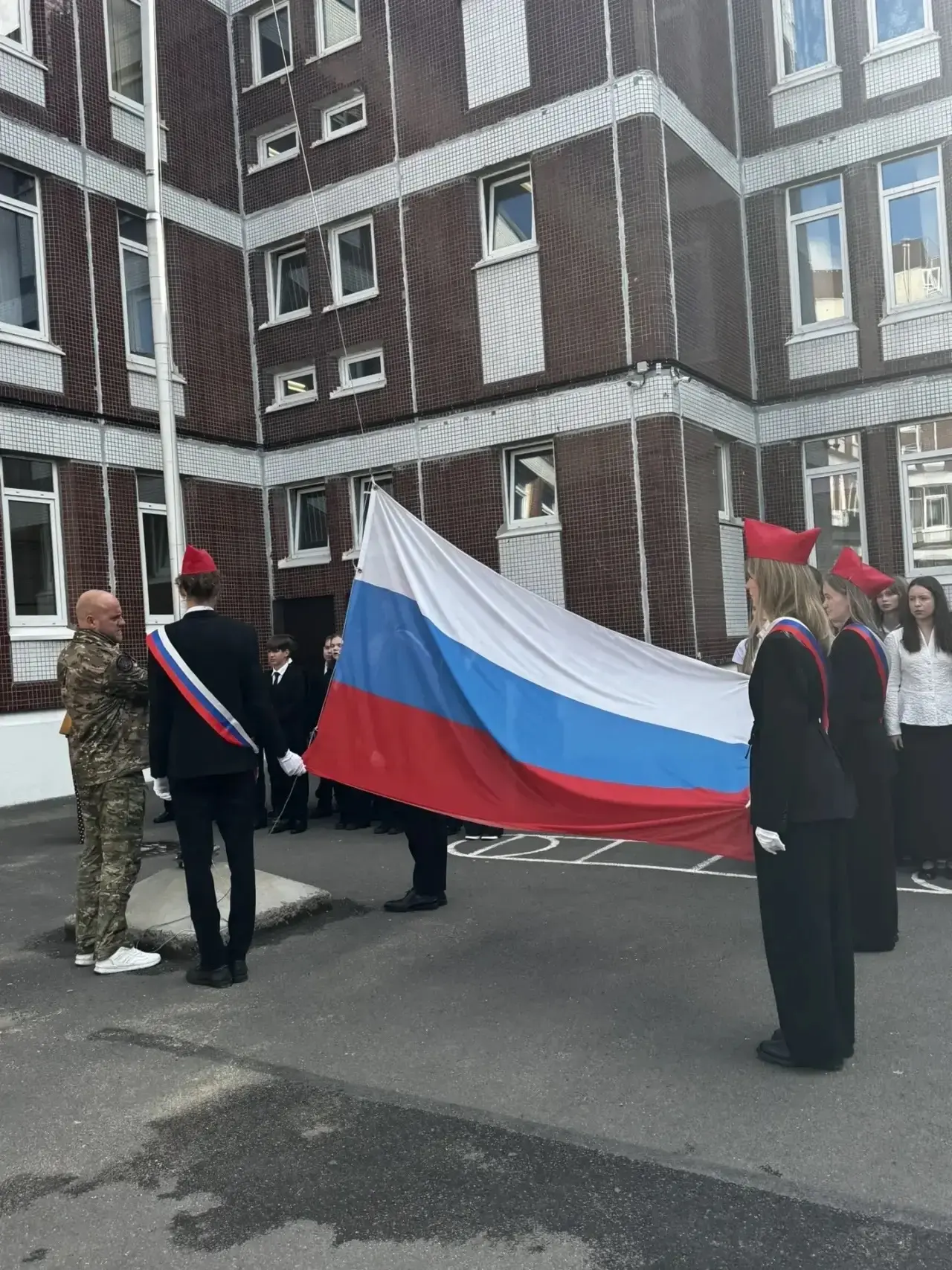 🇷🇺 Торжественная церемония поднятия Государственного флага Российской Федерации - 1 с...