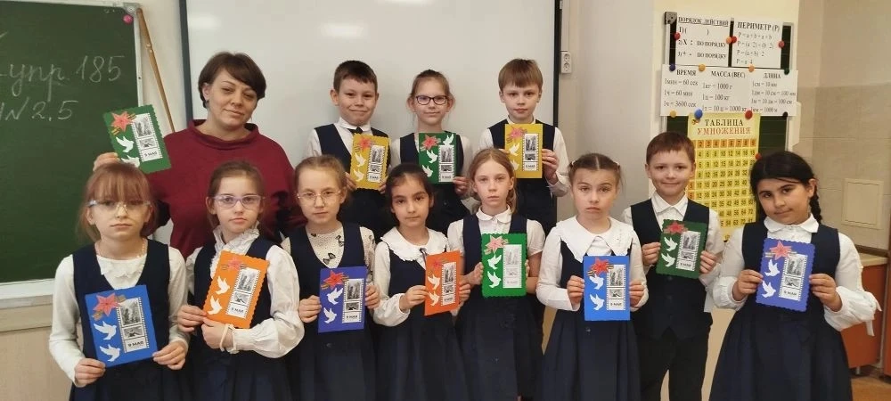 ТРАДИЦИИ ПОНЕДЕЛЬНИКА: ЕЖЕНЕДЕЛЬНАЯ ЛИНЕЙКА🇷🇺🎶  2⃣7⃣ апреля в начальной школе прошла традиционная ли