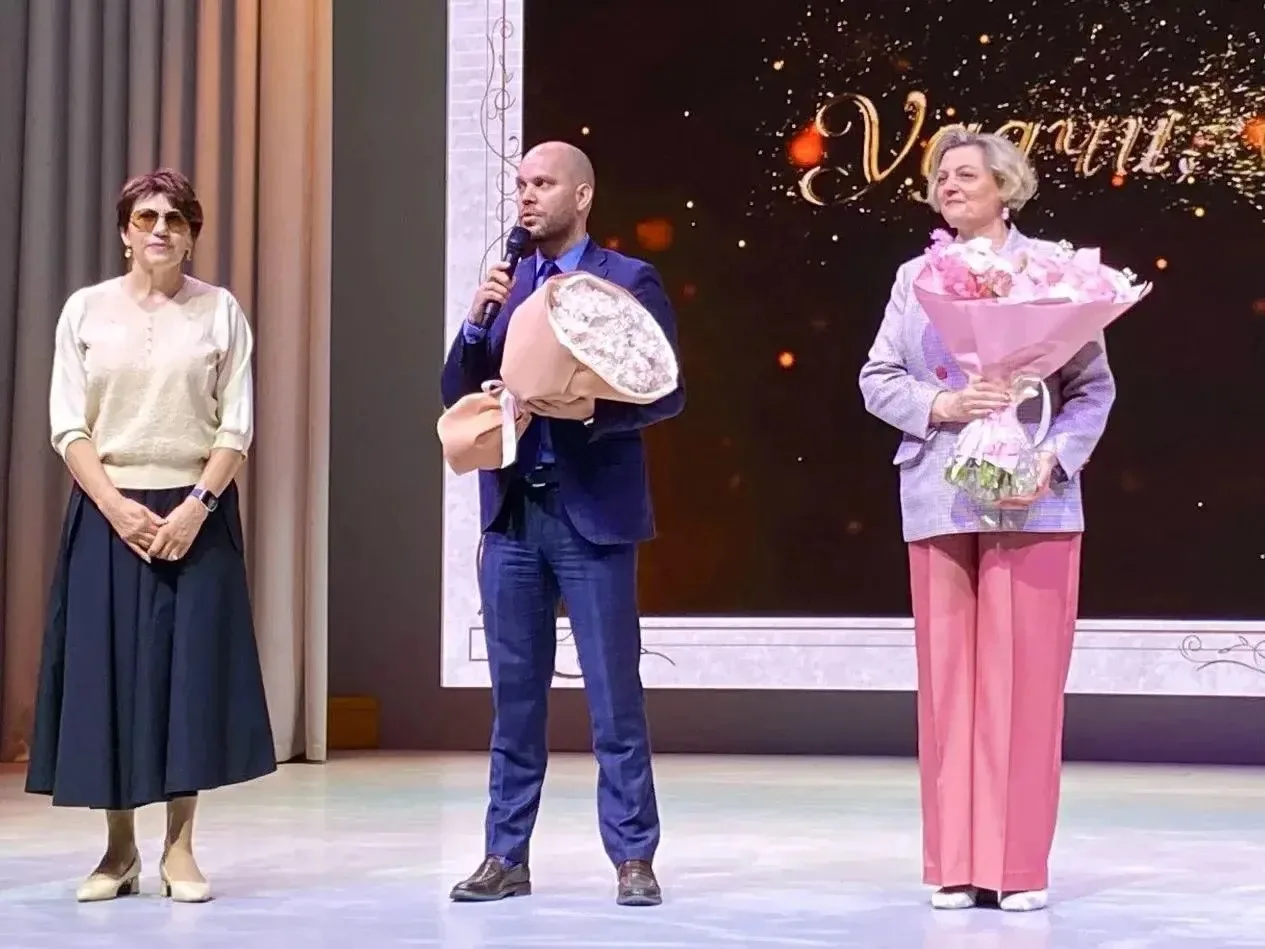 Молодым везде у нас дорога