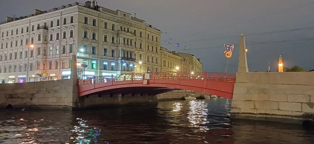 Любознательным, о Санкт-Петербурге,
по воскресеньям 3 (10)

Цветные мосты

1. Синий мост (1737, окон