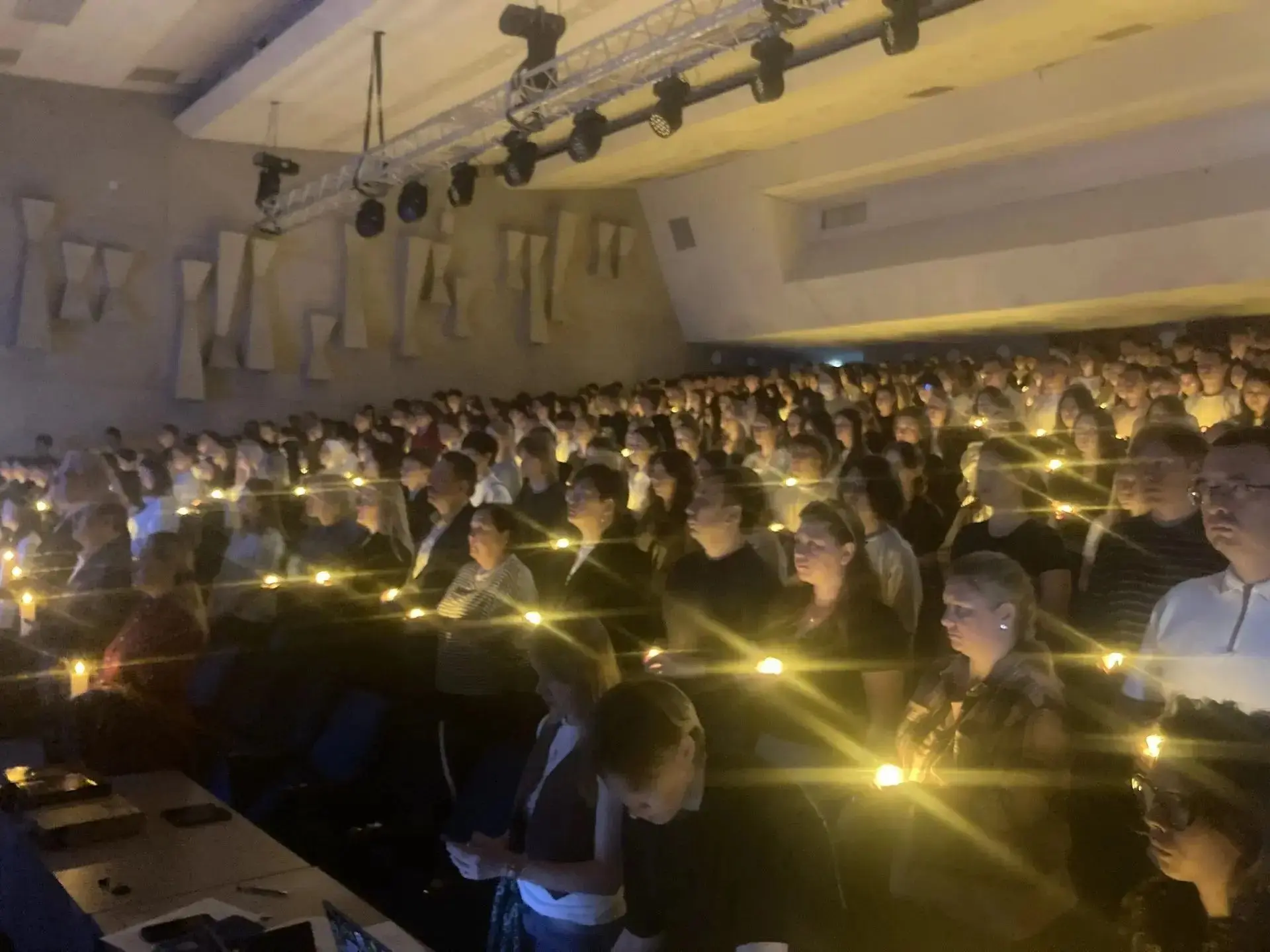 🕯️ Студенты ИМОИВ зажгли свечи памяти