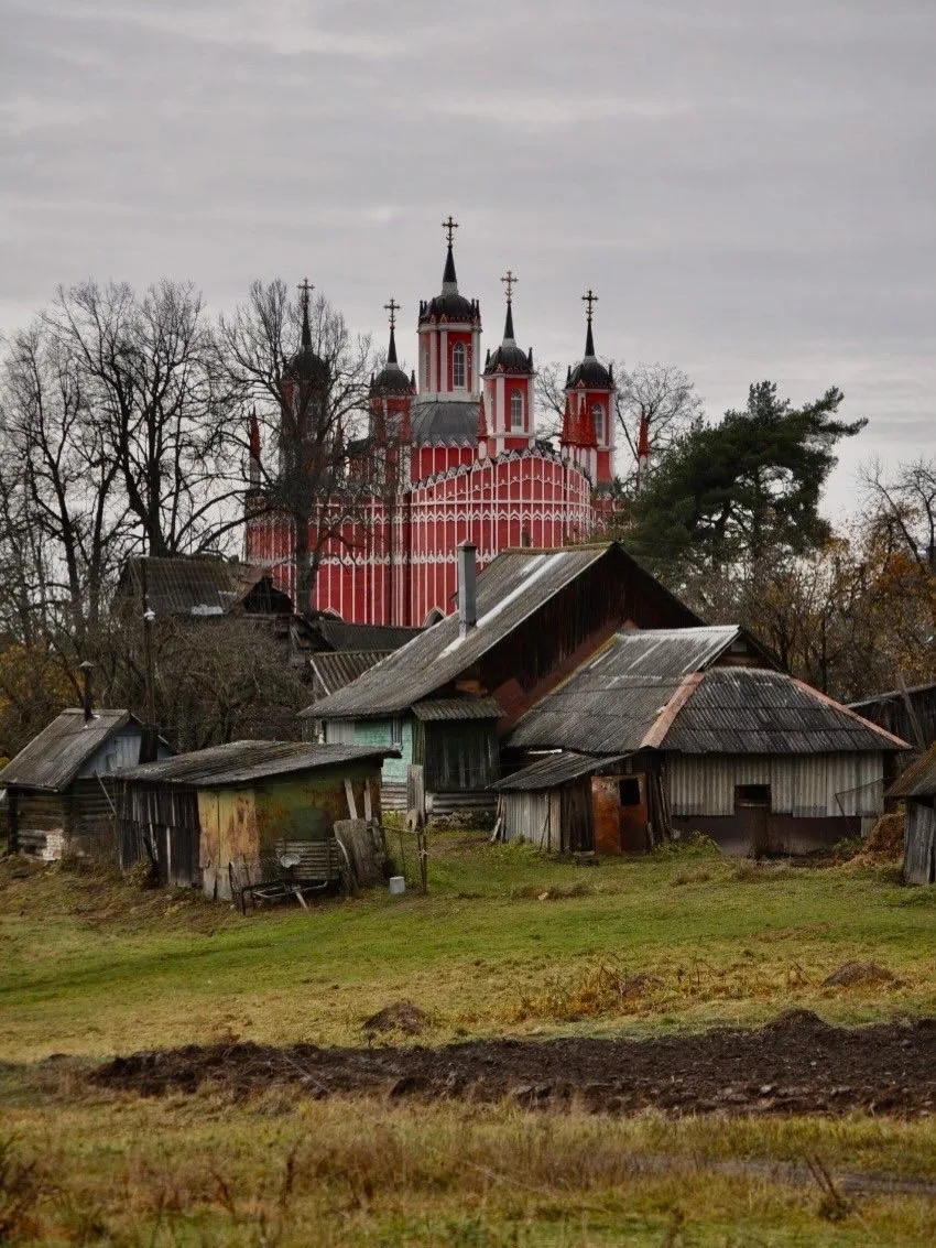 ⛪️ Православный храм, похожий на готический замок: что спряталось в тверской глубинке