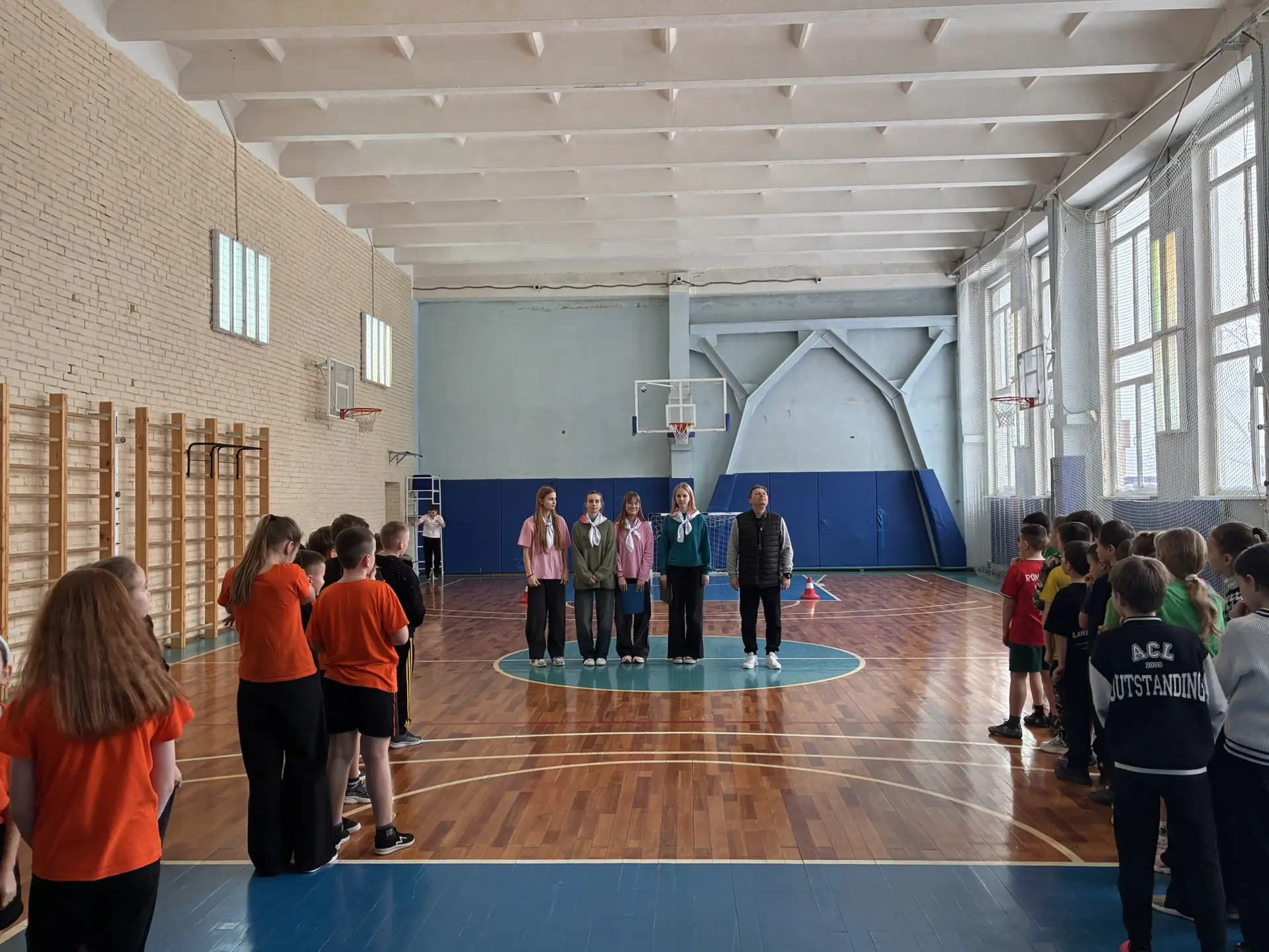 🏆 Орлята на старте! 🏆  13 февраля в нашей школе было жарко, как на настоящей Олимпиаде! 🔥 Под руково