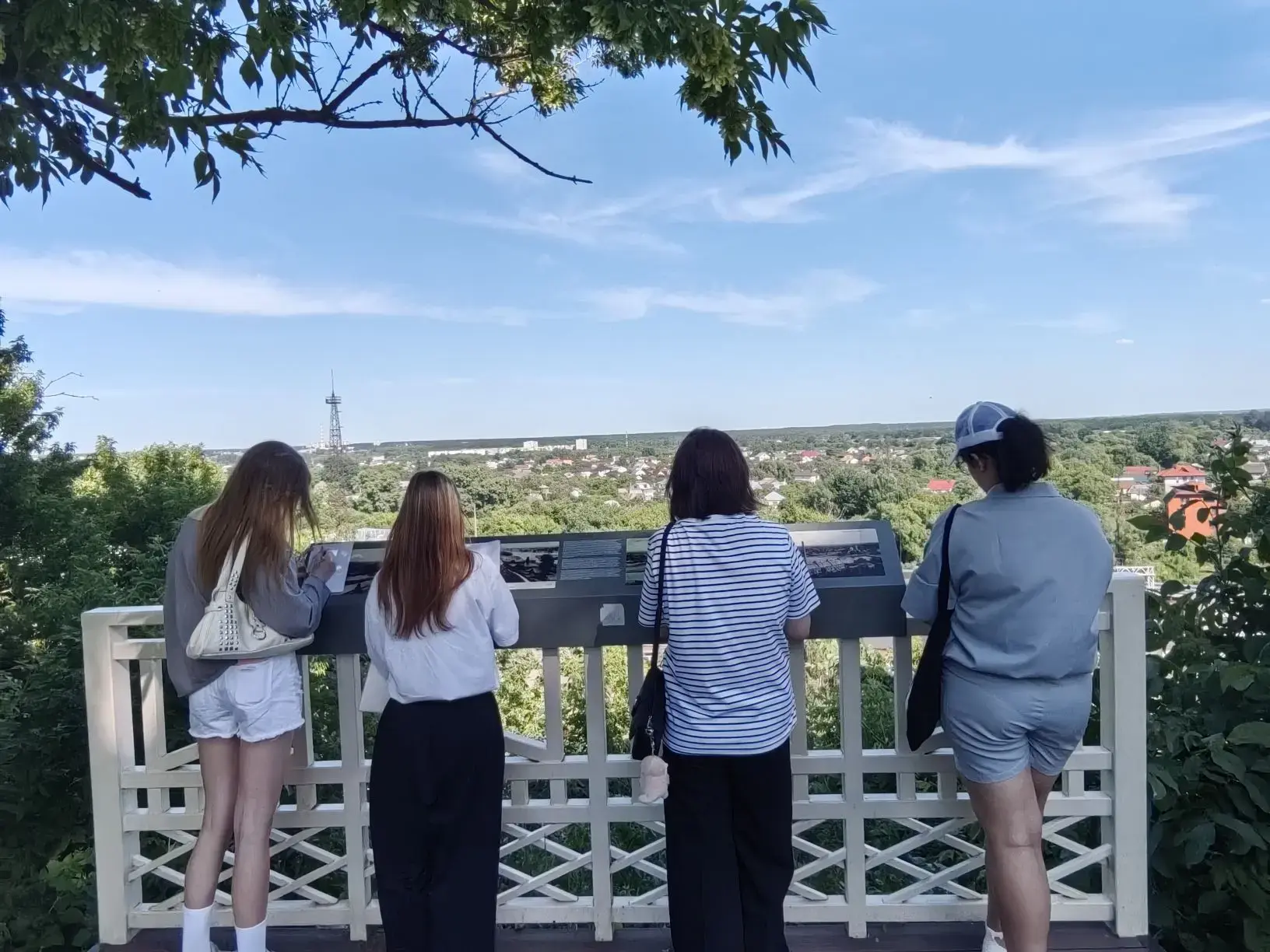 С наступлением лета в нашей ДШИ традиционно начинается пленэрная практика для обучающихся изобразите