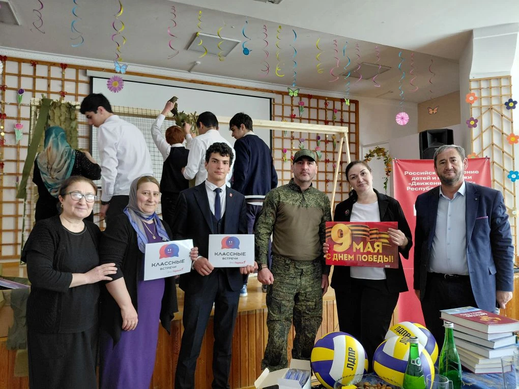В преддверии Дня Победы прошла "Классная встреча" активистов Движения Первых лицея с уч...