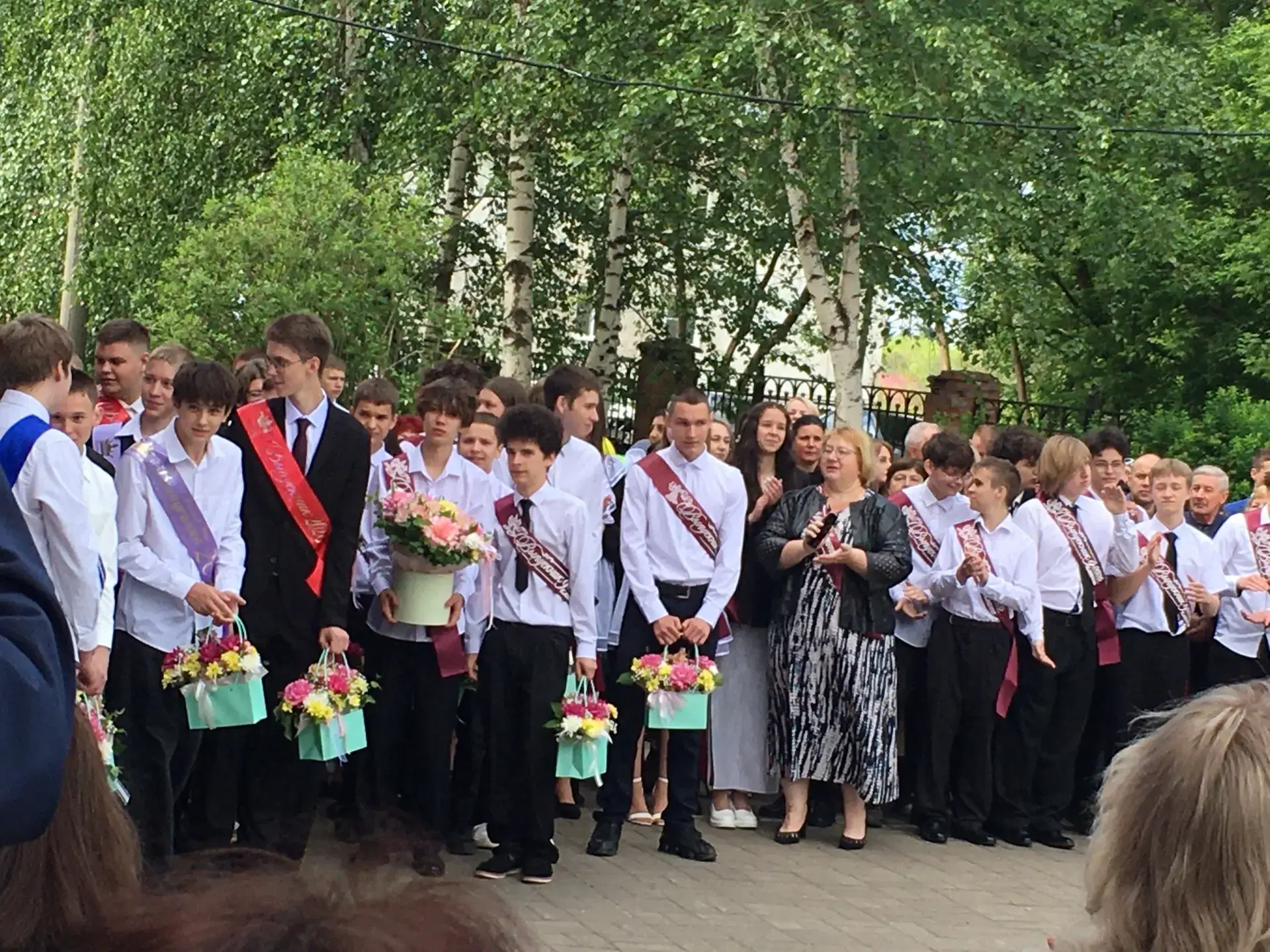 Выпускной ринг 9 классов 🎓✨  Уважаемые педагоги, родители и учащиеся!  В нашей школе состоялся выпус