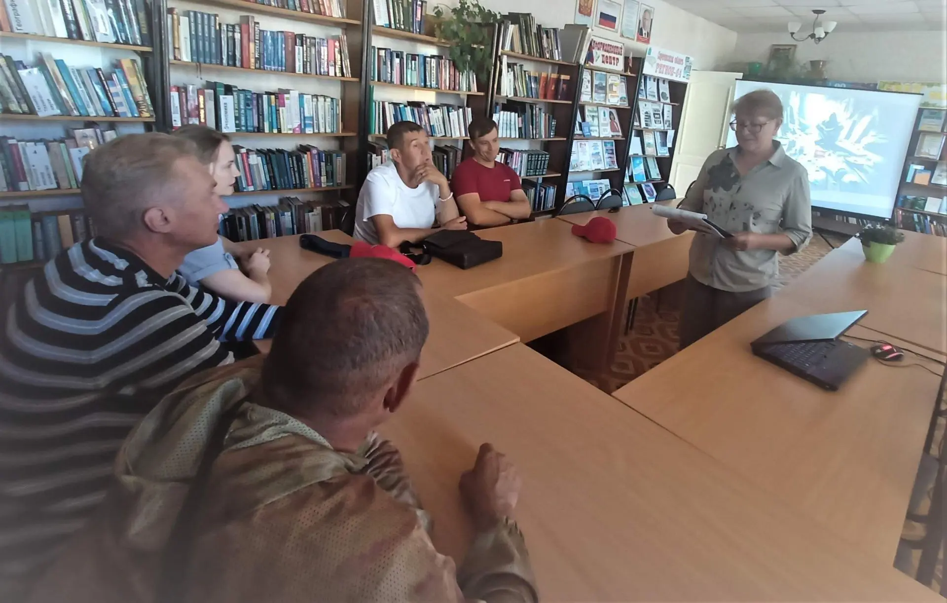 Сотрудники Екатериновской центральной библиотеки в преддверии Международного дня борьбы с наркомание