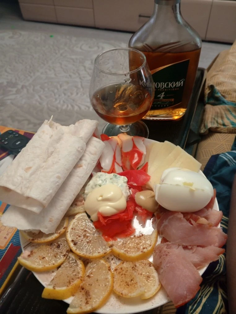 Липецк. Просто ужин под хороший фильмец👌. Всем гастрономических оргазмов. 😁

Привет, сейчас пьём!
